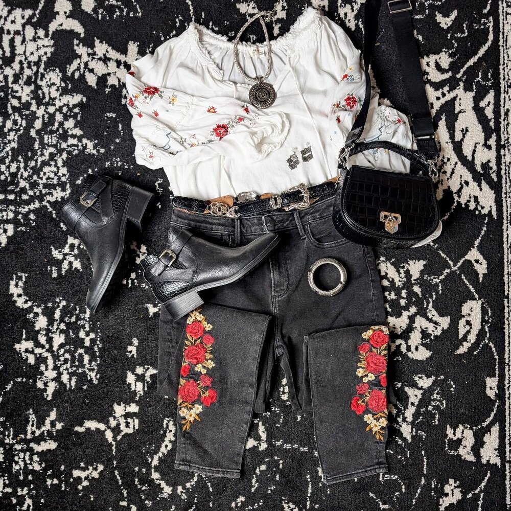 Driftwood Jeans Lover’s Lane Jackie Black Embroidered Skinny 10 SOLD OUT